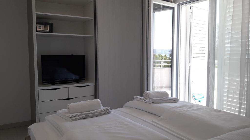 Villa-Apartments Karmel Kaštela Eksteriør bilde