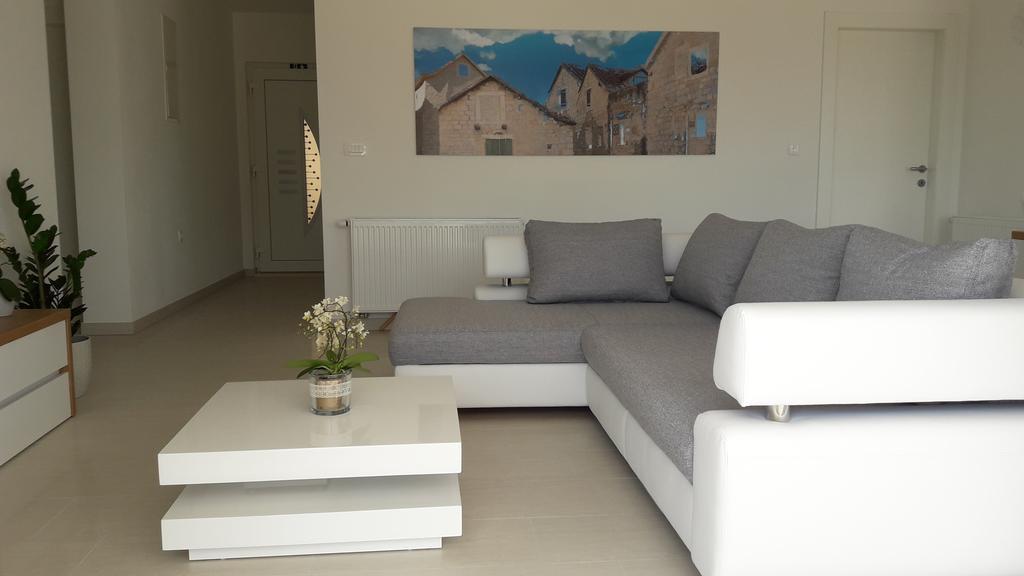 Villa-Apartments Karmel Kaštela Eksteriør bilde