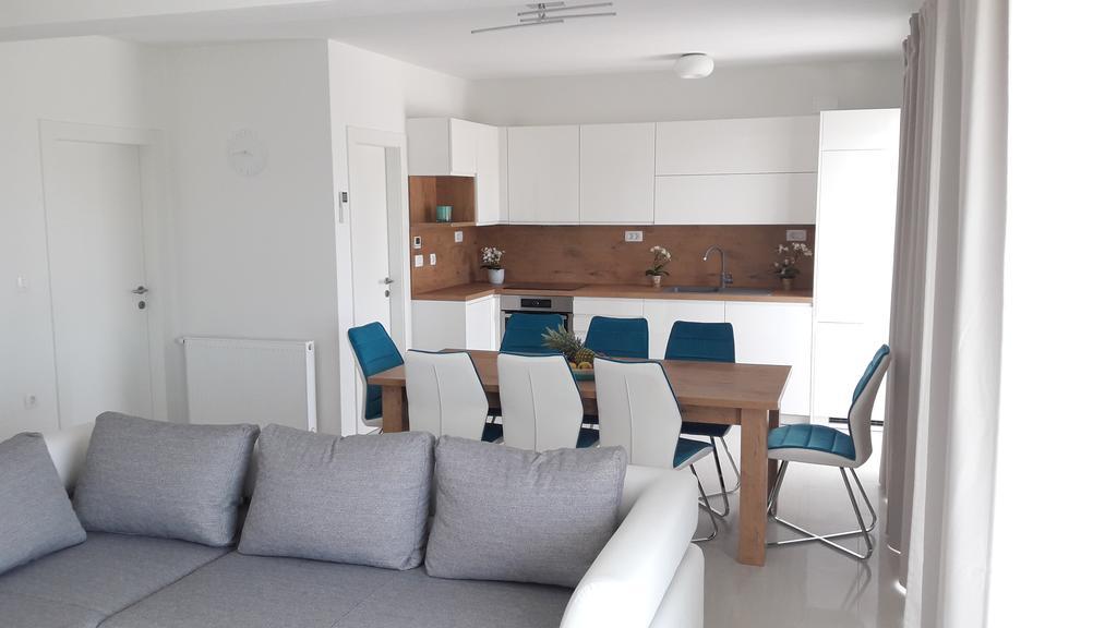 Villa-Apartments Karmel Kaštela Eksteriør bilde