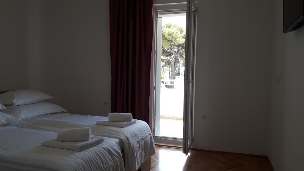 Villa-Apartments Karmel Kaštela Eksteriør bilde