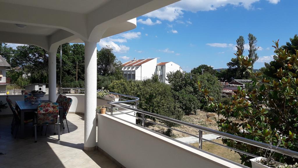 Villa-Apartments Karmel Kaštela Eksteriør bilde