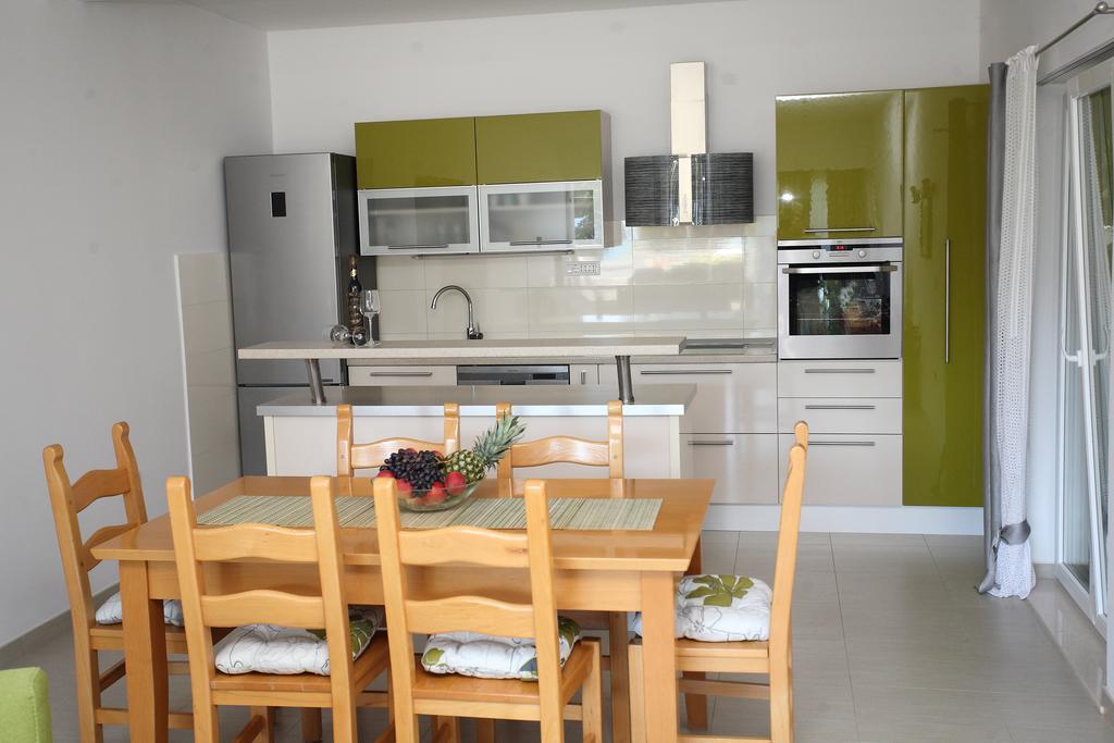 Villa-Apartments Karmel Kaštela Eksteriør bilde