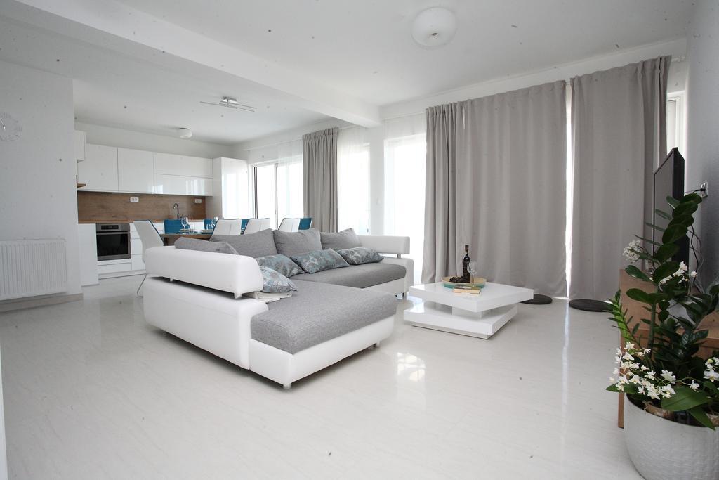 Villa-Apartments Karmel Kaštela Eksteriør bilde